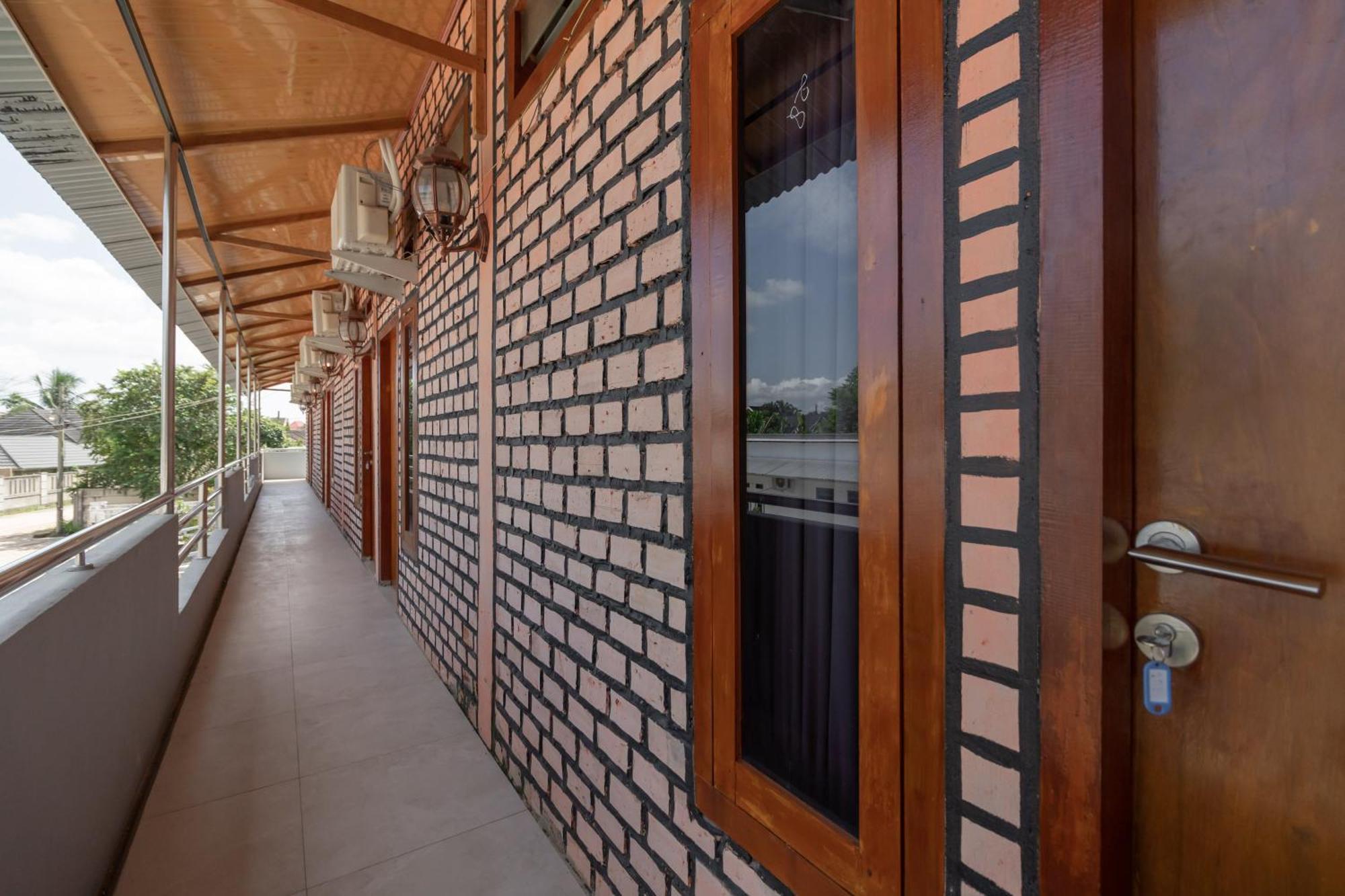Reddoorz Syariah Near Jakabaring Sport City ปาเลมบัง ภายนอก รูปภาพ