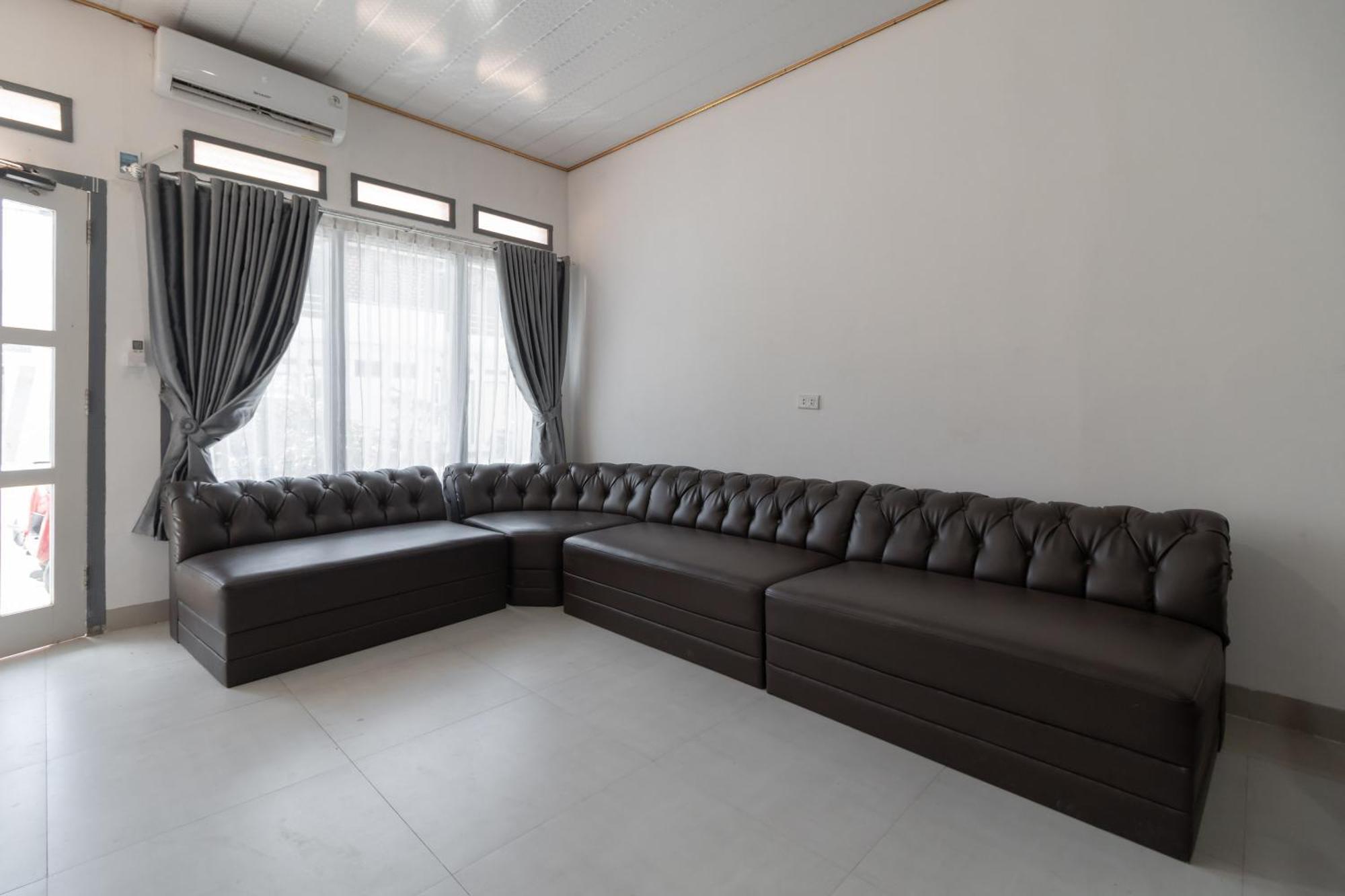 Reddoorz Syariah Near Jakabaring Sport City ปาเลมบัง ภายนอก รูปภาพ